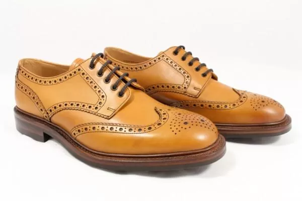 LOAKE Chester Brogue shoe Dainite - Tan